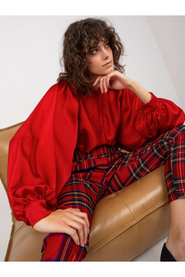 Tamsiai raudoni satino...