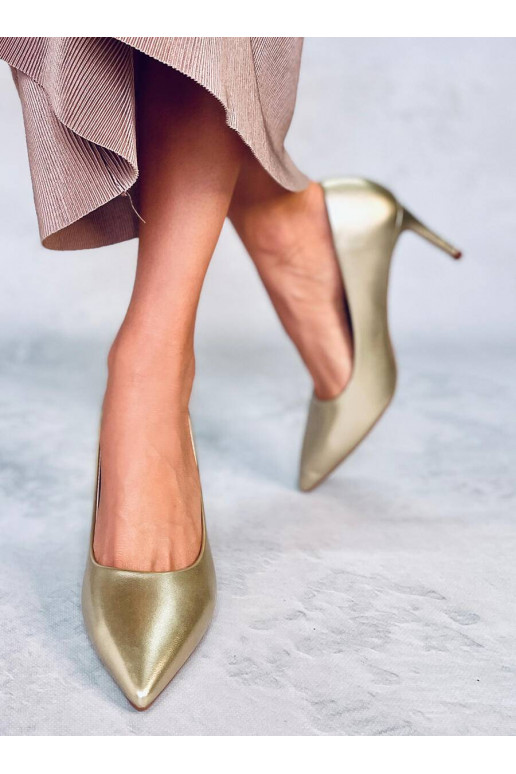 Aukso spalvos aukštakulniai bateliai...