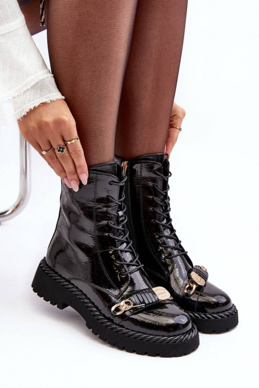 Lakuoti aulinukai su ornamentais... Lakuoti aulinukai su ornamentais...