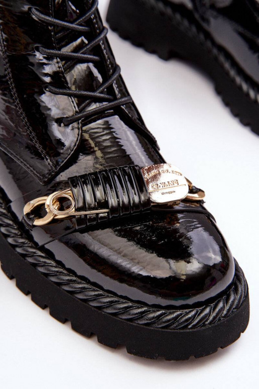 Lakuoti aulinukai su ornamentais... Lakuoti aulinukai su ornamentais...