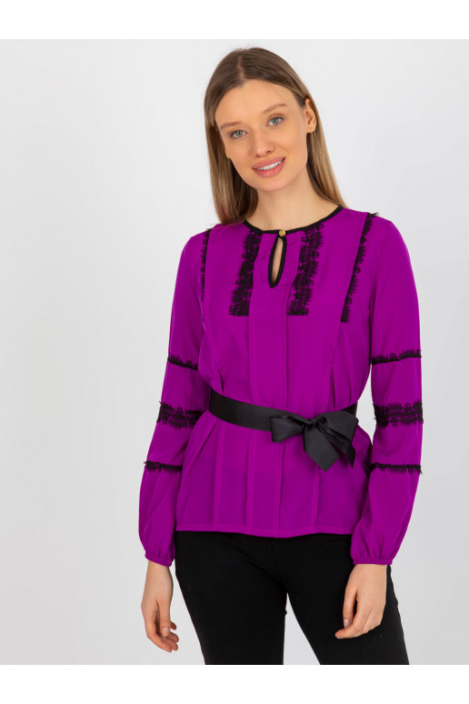 Violetinė moteriška palaidinė su nėriniais
