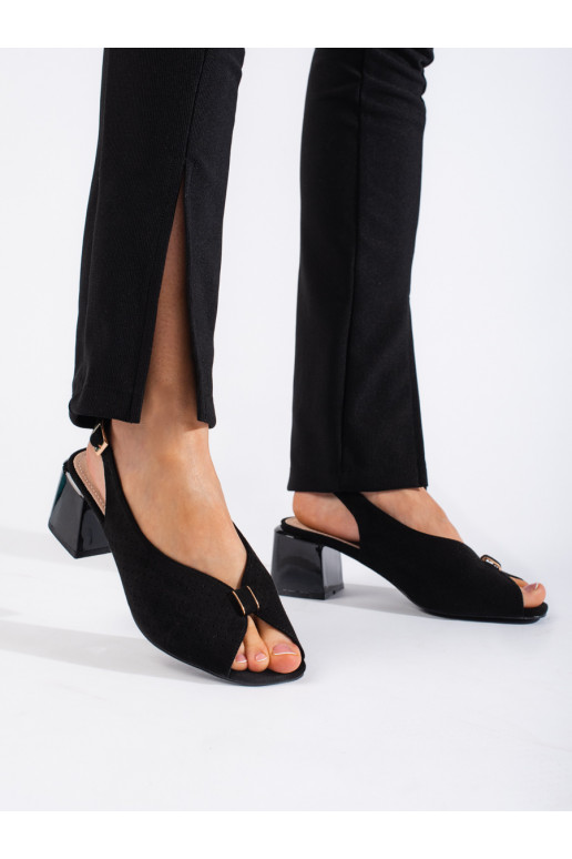 Elegantiško stiliaus sandalai ant kulno juodos spalvos