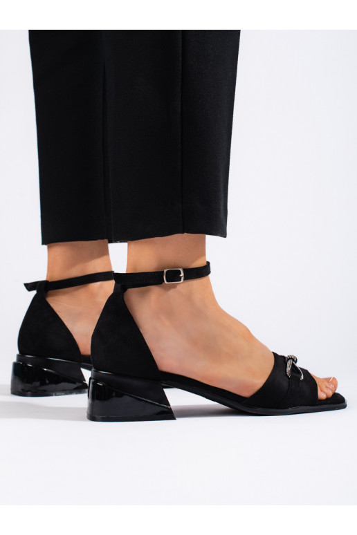 Juodos spalvos iš zomšos sandalai na nikim obcasie