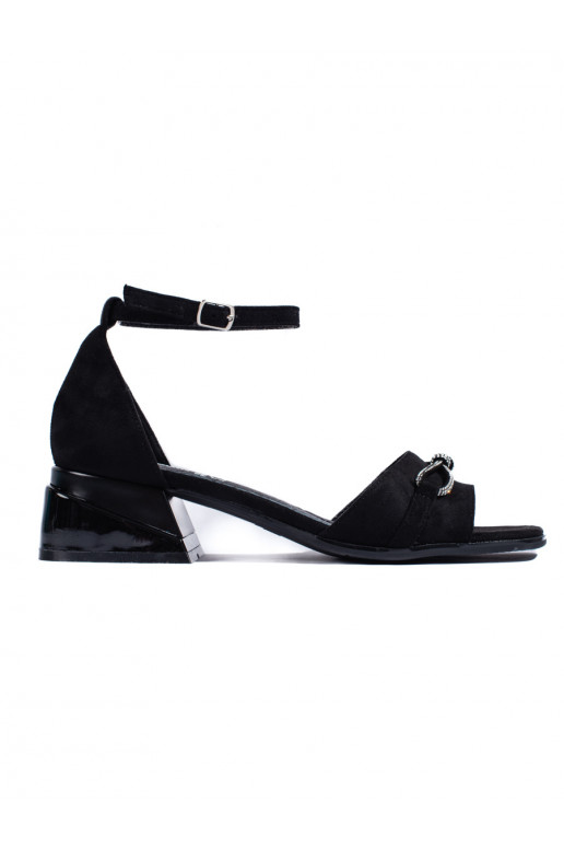 Juodos spalvos iš zomšos sandalai na nikim obcasie