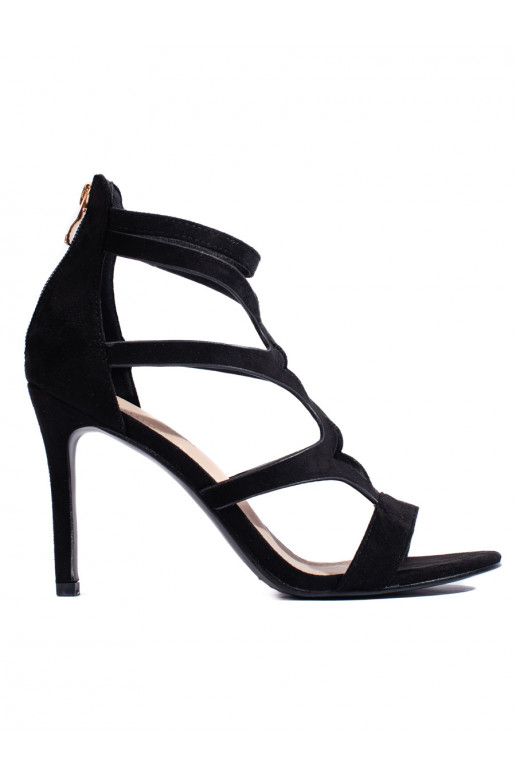 Juodos spalvos sandalai  su plonu kulniuku Juodos spalvos sandalai  su plonu kulniuku