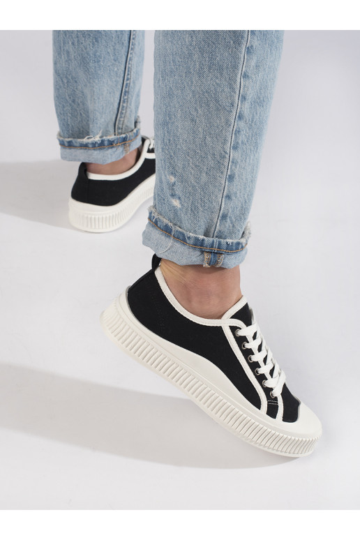 Juodos spalvos klasikinio modelio moteriški sportbačiai su platforma Juodos spalvos klasikinio modelio moteriški sportbačiai su platforma