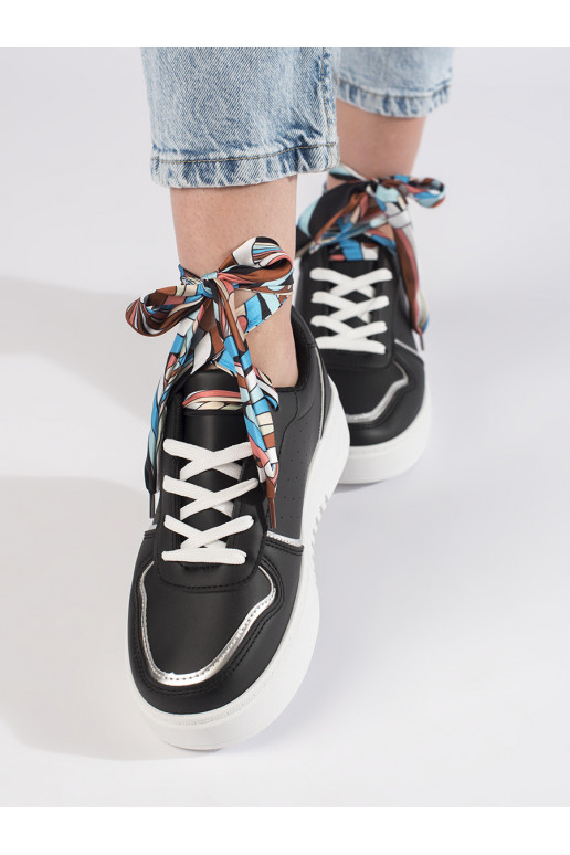 Juodos spalvos klasikinio modelio moteriški sportbačiai   Juodos spalvos klasikinio modelio moteriški sportbačiai