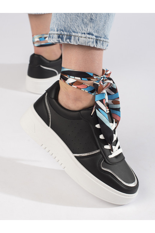 Juodos spalvos klasikinio modelio moteriški sportbačiai   Juodos spalvos klasikinio modelio moteriški sportbačiai