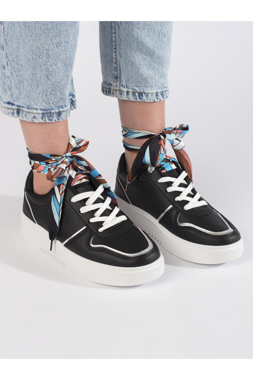 Juodos spalvos klasikinio modelio moteriški sportbačiai   Juodos spalvos klasikinio modelio moteriški sportbačiai