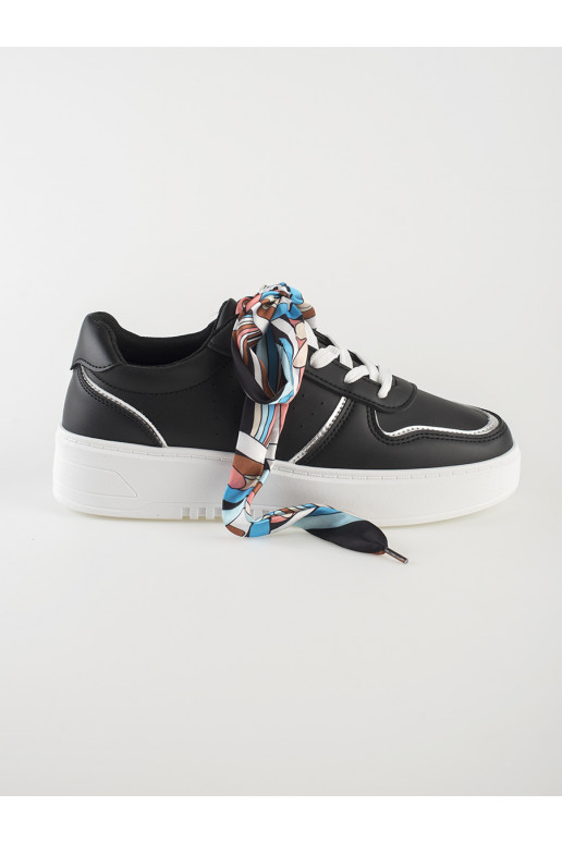 Juodos spalvos klasikinio modelio moteriški sportbačiai   Juodos spalvos klasikinio modelio moteriški sportbačiai