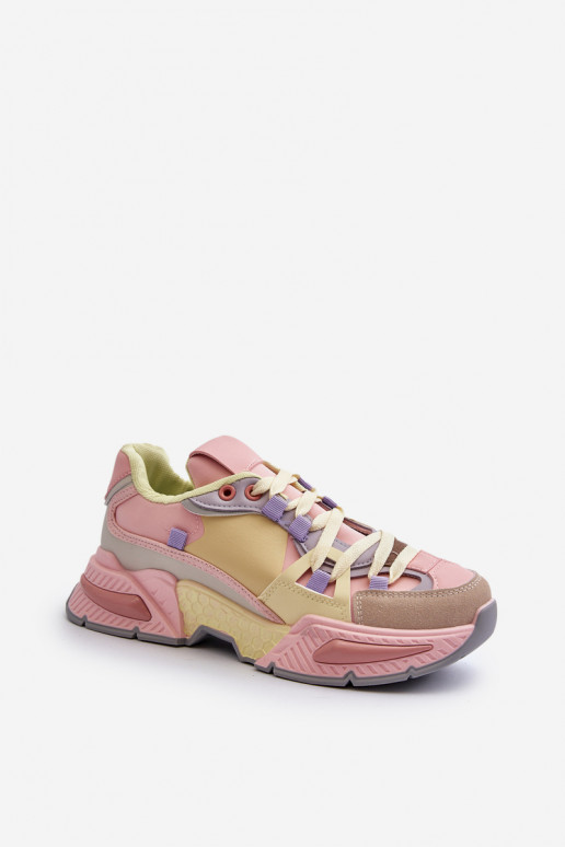 Snekersy batai su masyviu padu...