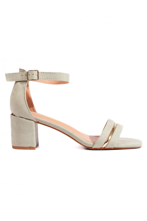 žalios spalvos  iš zomšos sandalai ant kulno