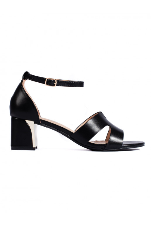 Juodos spalvos sandalai 