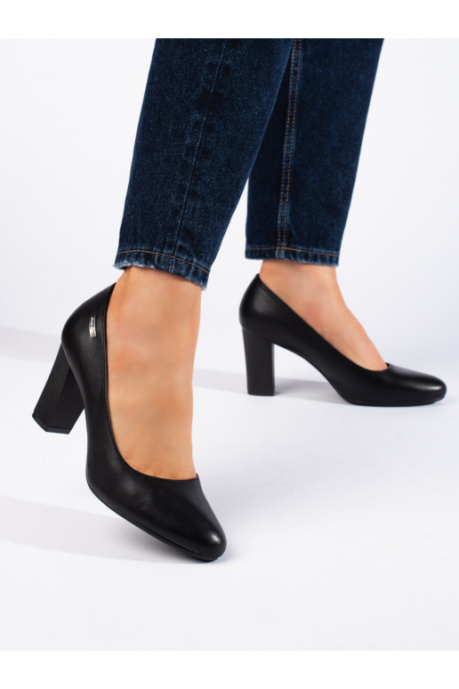 Juodos spalvos aukštakulniai ant kulno Sergio Leone