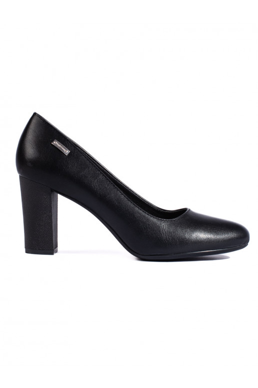 Juodos spalvos aukštakulniai ant kulno Sergio Leone