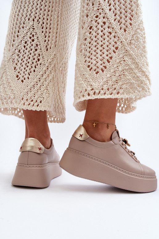 Sneakers modelio batai su gražiomis... Sneakers modelio batai su gražiomis...