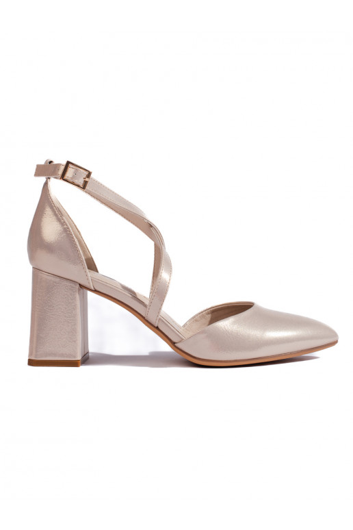 aukso spalvos aukštakulniai Sergio Leone