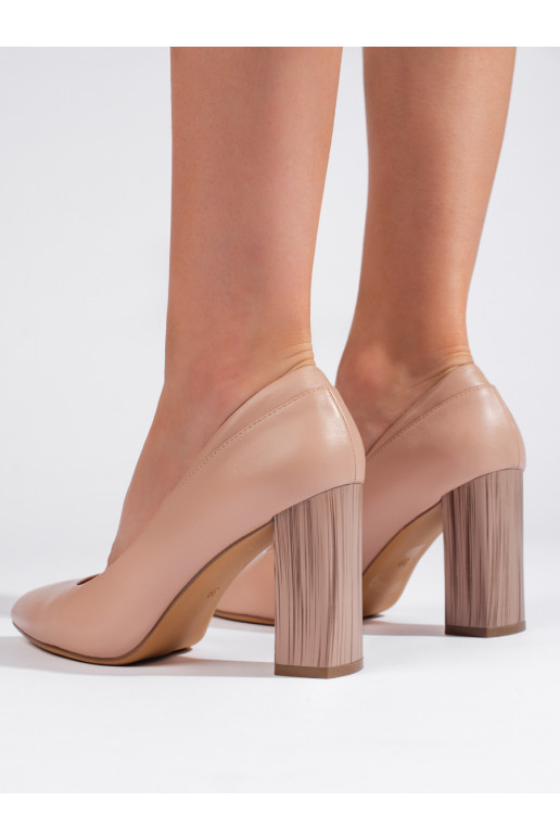   aukštakulniai Sergio Leone na ozdobnym słupku