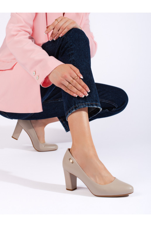  pilkos spalvos aukštakulniai ant kulno Sergio Leone