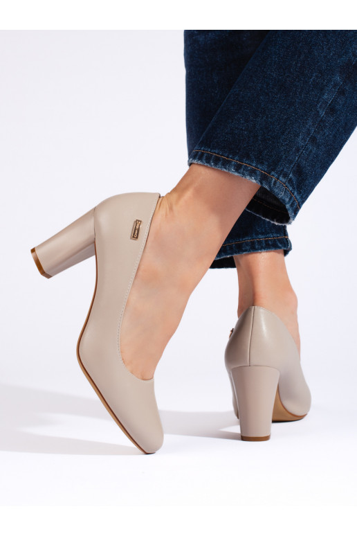  pilkos spalvos aukštakulniai ant kulno Sergio Leone