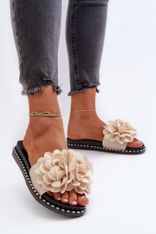 Moteriškos šlepetės su gėlių motyvais...