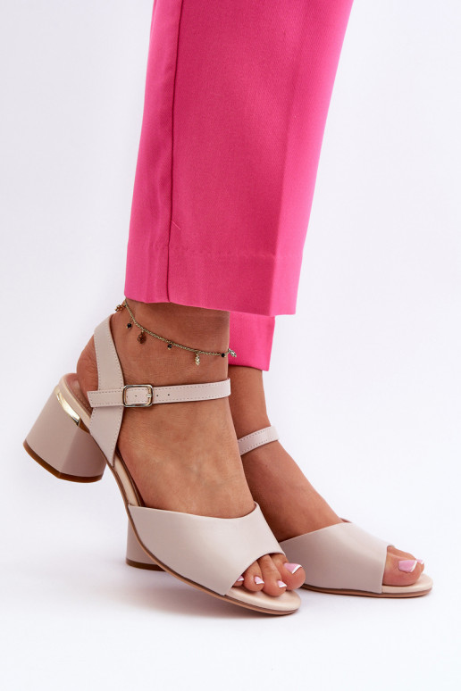 Moteriškos basutės žemu kulniuku... Moteriškos basutės žemu kulniuku...