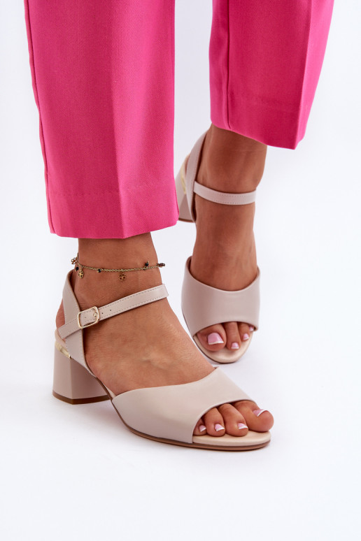 Moteriškos basutės žemu kulniuku... Moteriškos basutės žemu kulniuku...