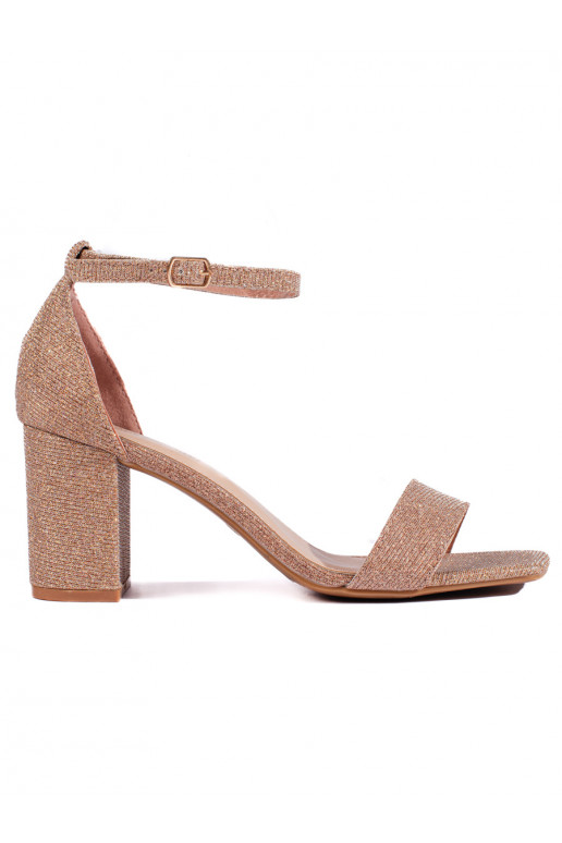 aukso spalvos  sandalai  ant kulno