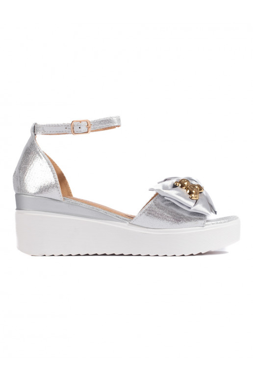 sidabro spalvos  sandalai  su bantuku