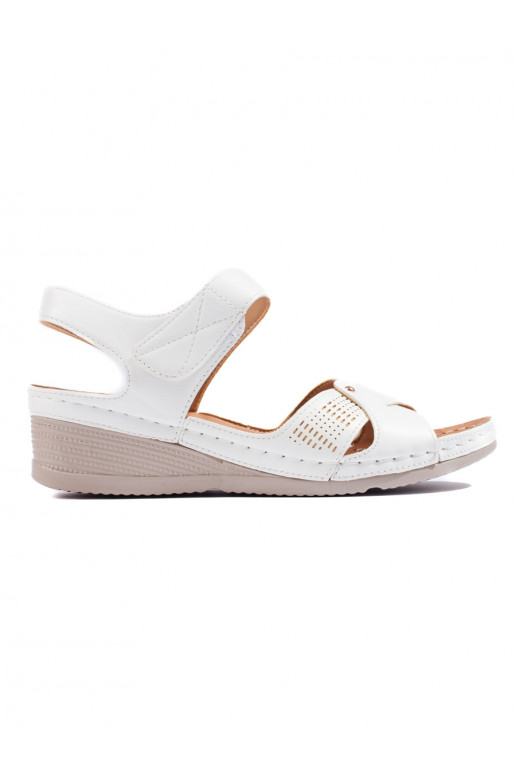 Patogios moteriškos basutės su nedidele platforma  baltos spalvos