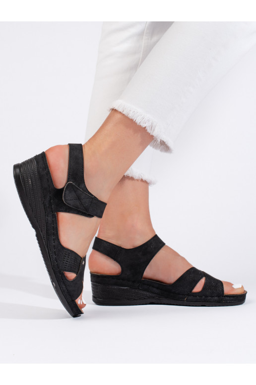 Patogios moteriškos basutės su nedidele platforma  juodos spalvos