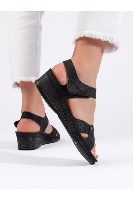 Patogios moteriškos basutės su nedidele platforma  juodos spalvos