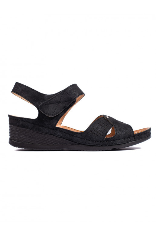 Patogios moteriškos basutės su nedidele platforma  juodos spalvos