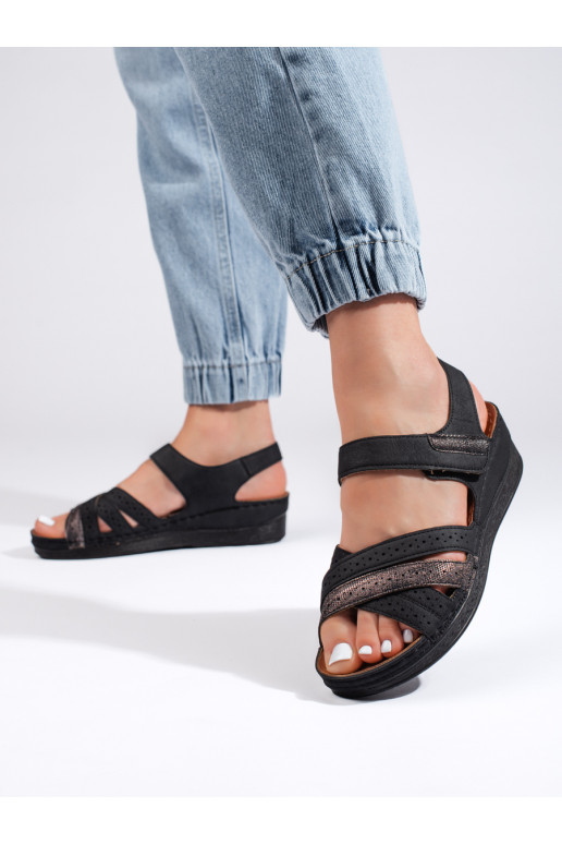  juodos spalvos sandalai 