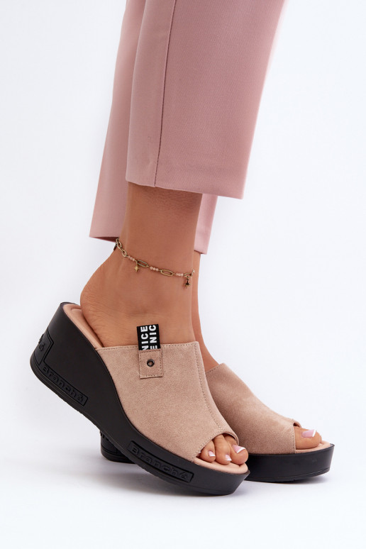 Moteriškos šlepetės smėlio spalvos Vleni Moteriškos šlepetės smėlio spalvos Vleni