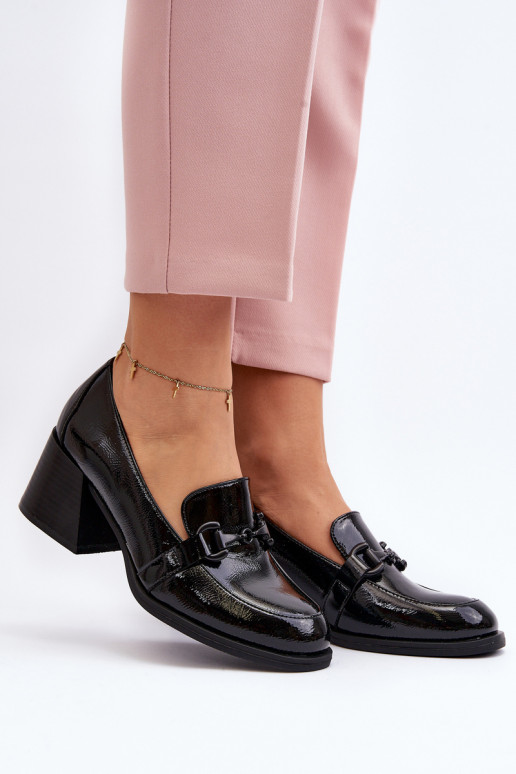 Lakuoti batai su kulniukais juodos... Lakuoti batai su kulniukais juodos...