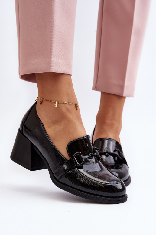 Lakuoti batai su kulniukais juodos... Lakuoti batai su kulniukais juodos...