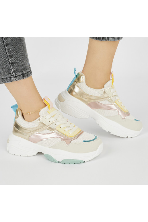 Sportinio stiliaus moteriški bataie su masyviu kulnu