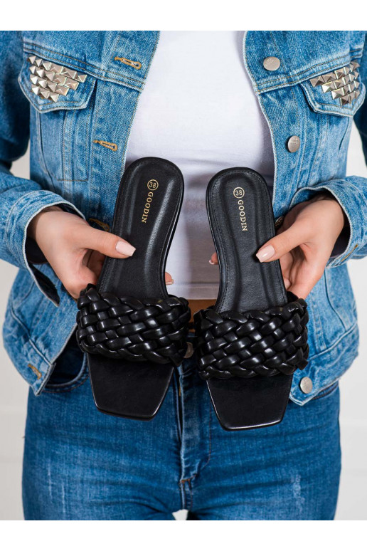 Šlepetės iš dirbtinės odos Šlepetės iš dirbtinės odos