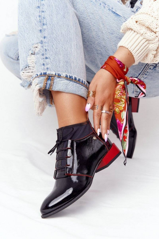 Aulinukai Juodos ir raudonos spalvos Aulinukai Juodos ir raudonos spalvos