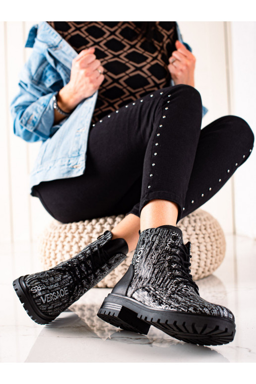 auliniai batai   juodos spalvos