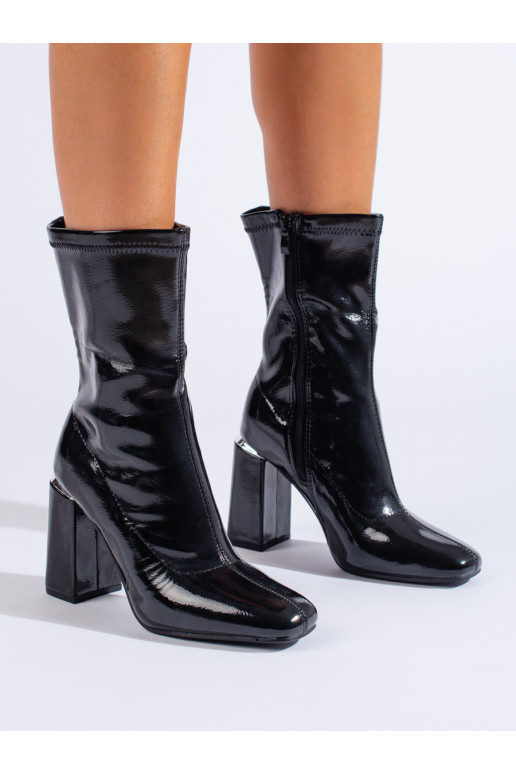  moteriški batai ant kulno iš lakuotos eko odos