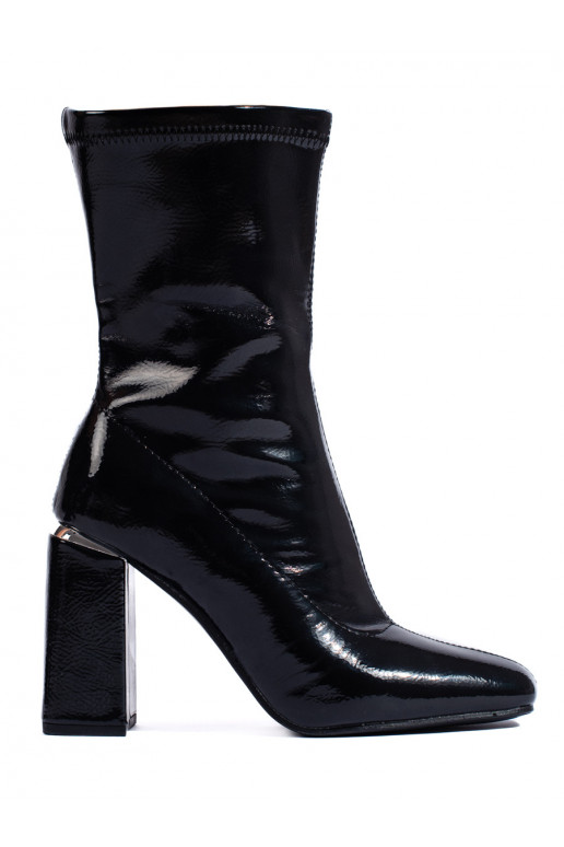  moteriški batai ant kulno iš lakuotos eko odos