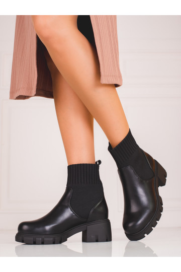 Juodos spalvos moteriški batai  2