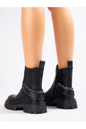 Moteriški batai su dekoratyvine grandinėle juodos spalvos 2