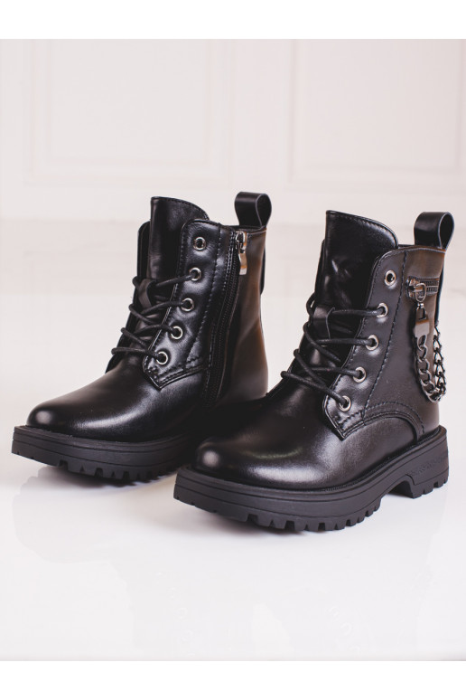 Juodos spalvos batai  su dekoratyvine grandinėle