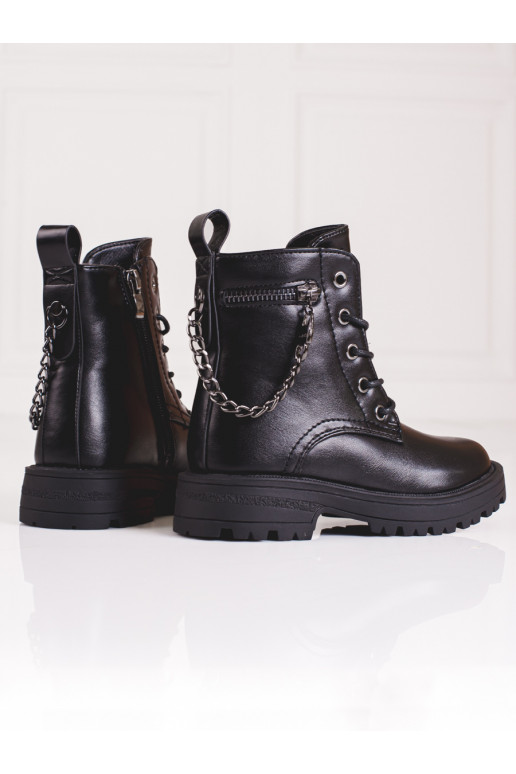 Juodos spalvos batai  su dekoratyvine grandinėle