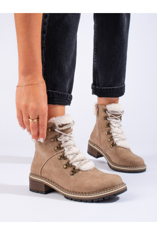 batai  su avikailiu  batai  su avikailiu