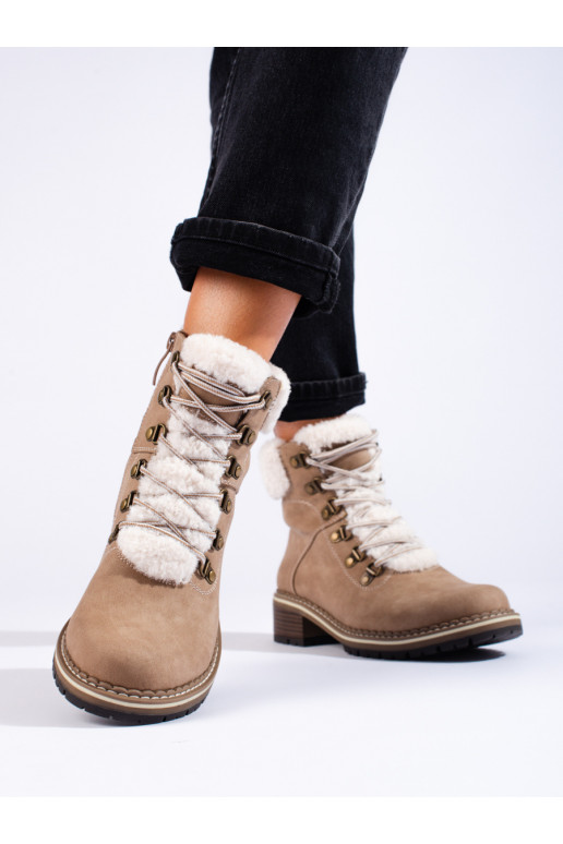 batai  su avikailiu  batai  su avikailiu