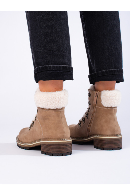 batai  su avikailiu  batai  su avikailiu